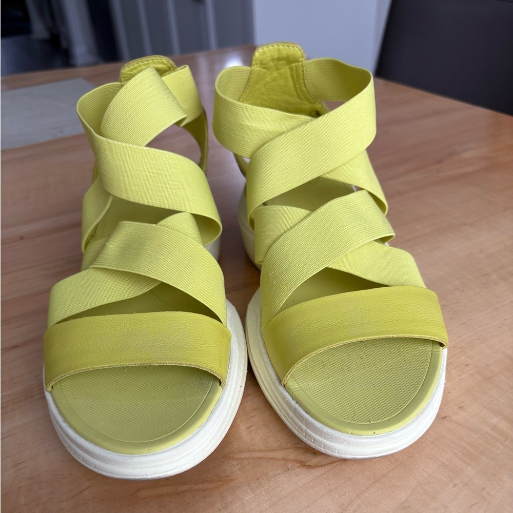 Sorel Lemon Yellow Strappy Platform Sandals size 8